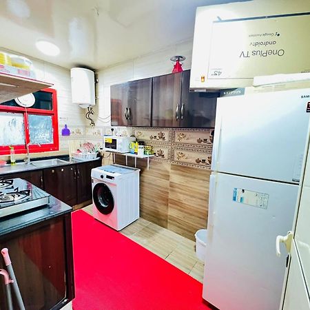 Moon Backpackers , Al Rigga , Partition For Couples And For Singles Lejlighed Dubai Eksteriør billede
