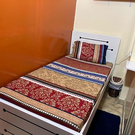 Moon Backpackers , Al Rigga , Partition For Couples And For Singles Lejlighed Dubai Eksteriør billede