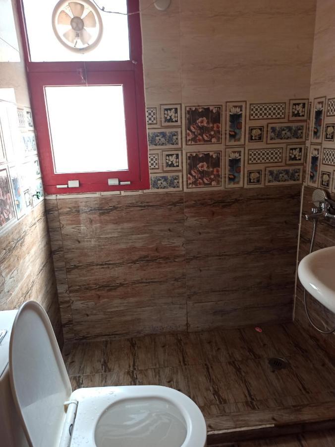 Moon Backpackers , Al Rigga , Partition For Couples And For Singles Lejlighed Dubai Eksteriør billede
