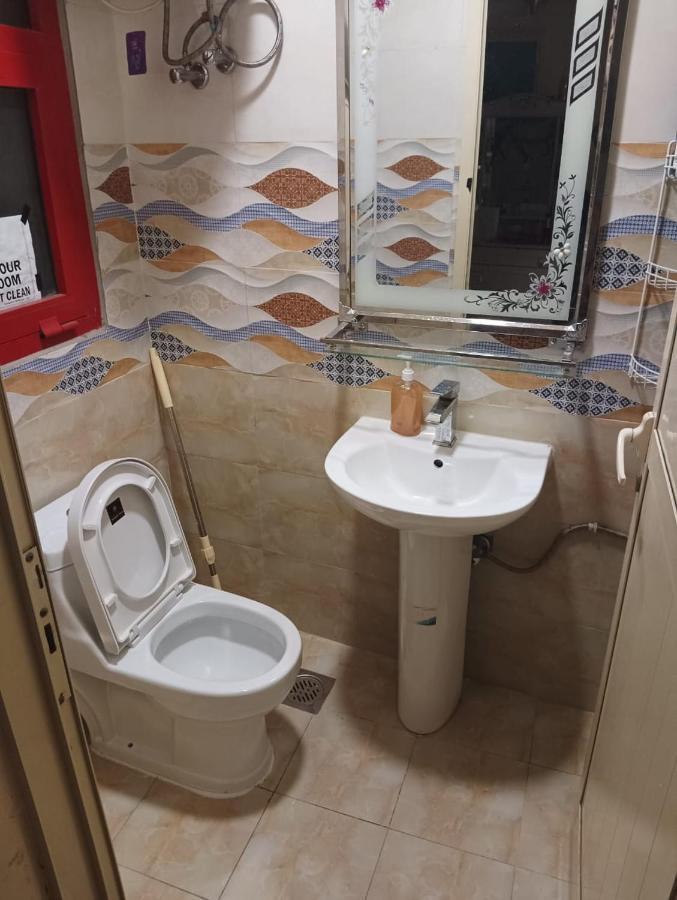 Moon Backpackers , Al Rigga , Partition For Couples And For Singles Lejlighed Dubai Eksteriør billede