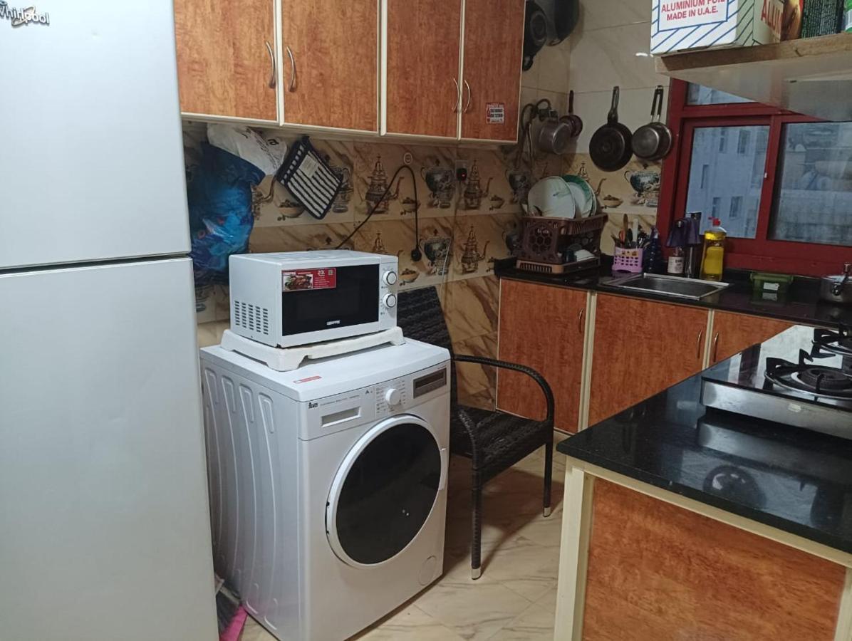 Moon Backpackers , Al Rigga , Partition For Couples And For Singles Lejlighed Dubai Eksteriør billede