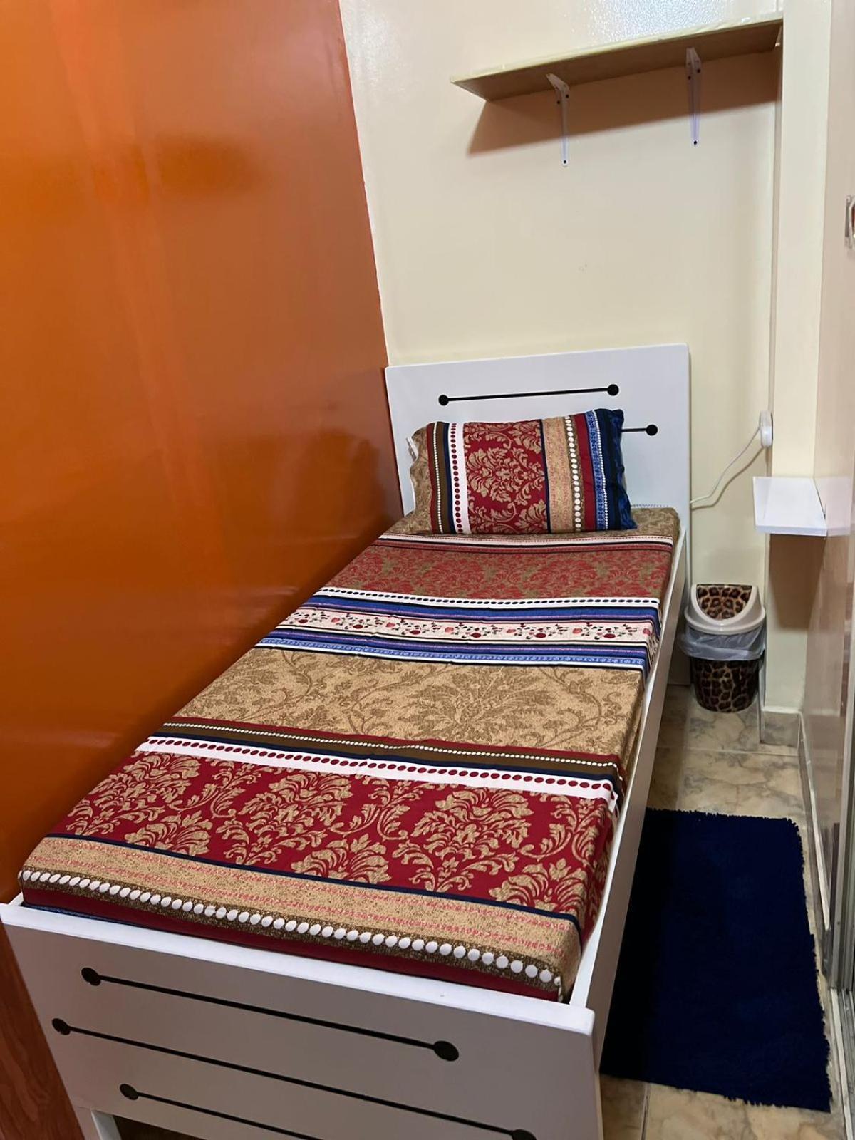 Moon Backpackers , Al Rigga , Partition For Couples And For Singles Lejlighed Dubai Eksteriør billede