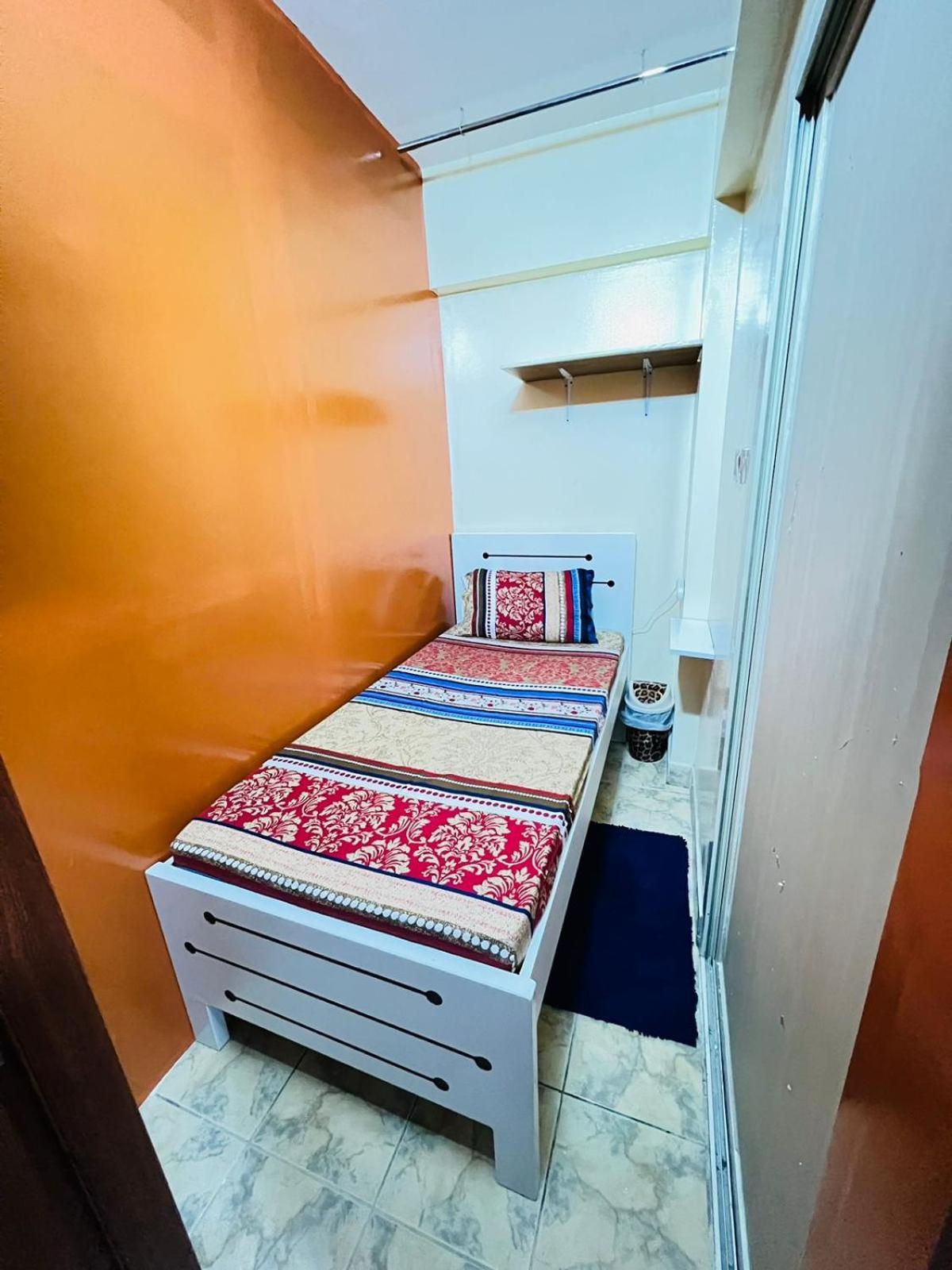 Moon Backpackers , Al Rigga , Partition For Couples And For Singles Lejlighed Dubai Eksteriør billede