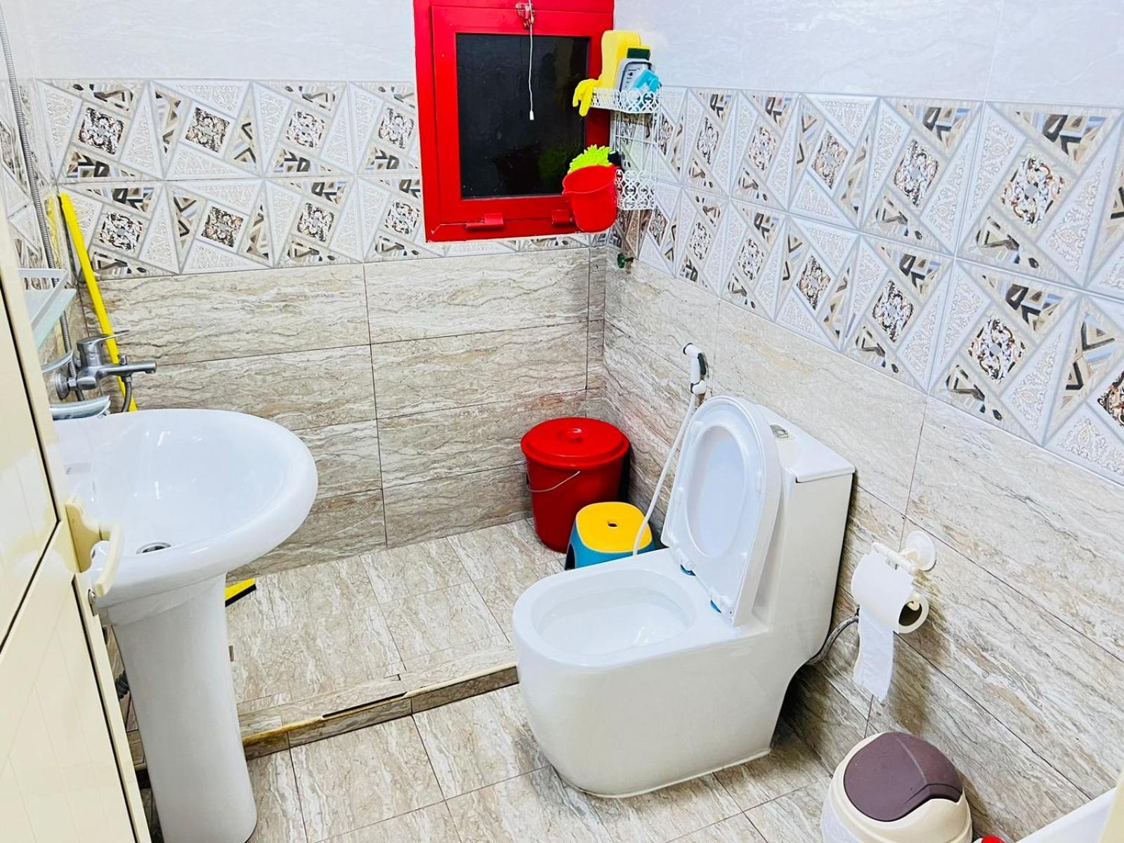 Moon Backpackers , Al Rigga , Partition For Couples And For Singles Lejlighed Dubai Eksteriør billede